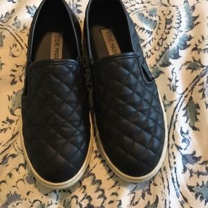 black steve madden slip on’s
